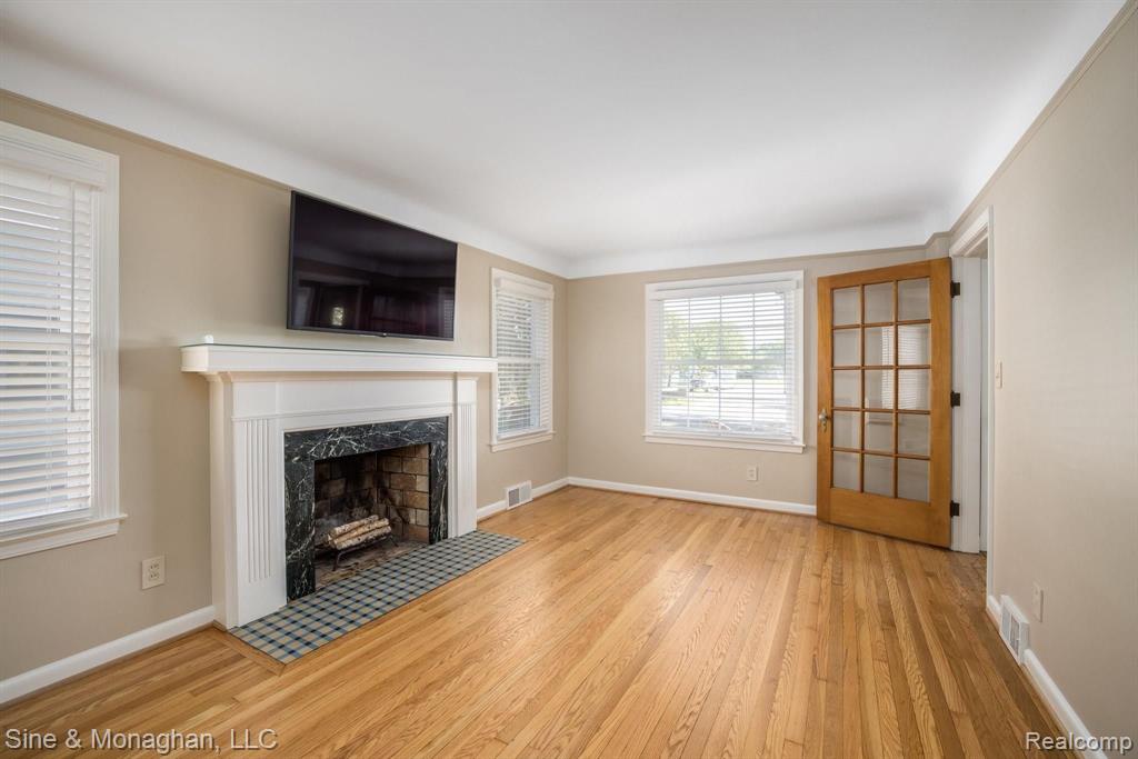 453 Kerby Road Grosse Pointe Farms, MI 48236 - Photo 5 of 32