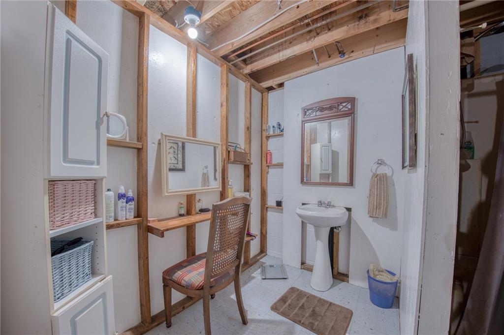 1239 Holmes Street McKees Rocks, PA 15136 - Photo 25 of 46 2nd Bath