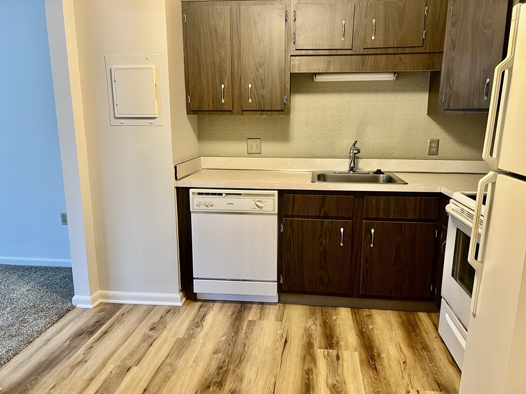 1004 Paradise Road, Unit 1L Swampscott, MA 01907 - Photo 19 of 27