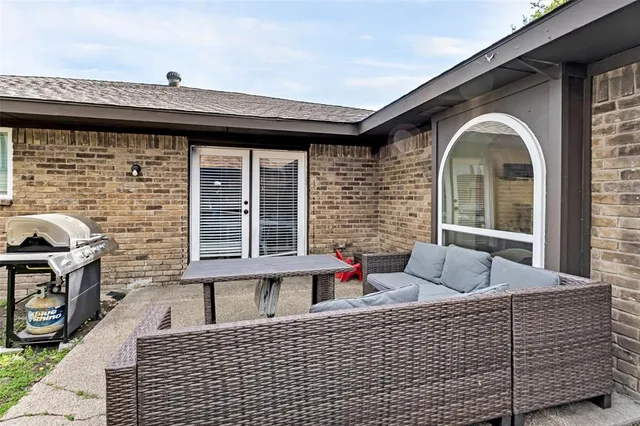a view of house with outdoor seating