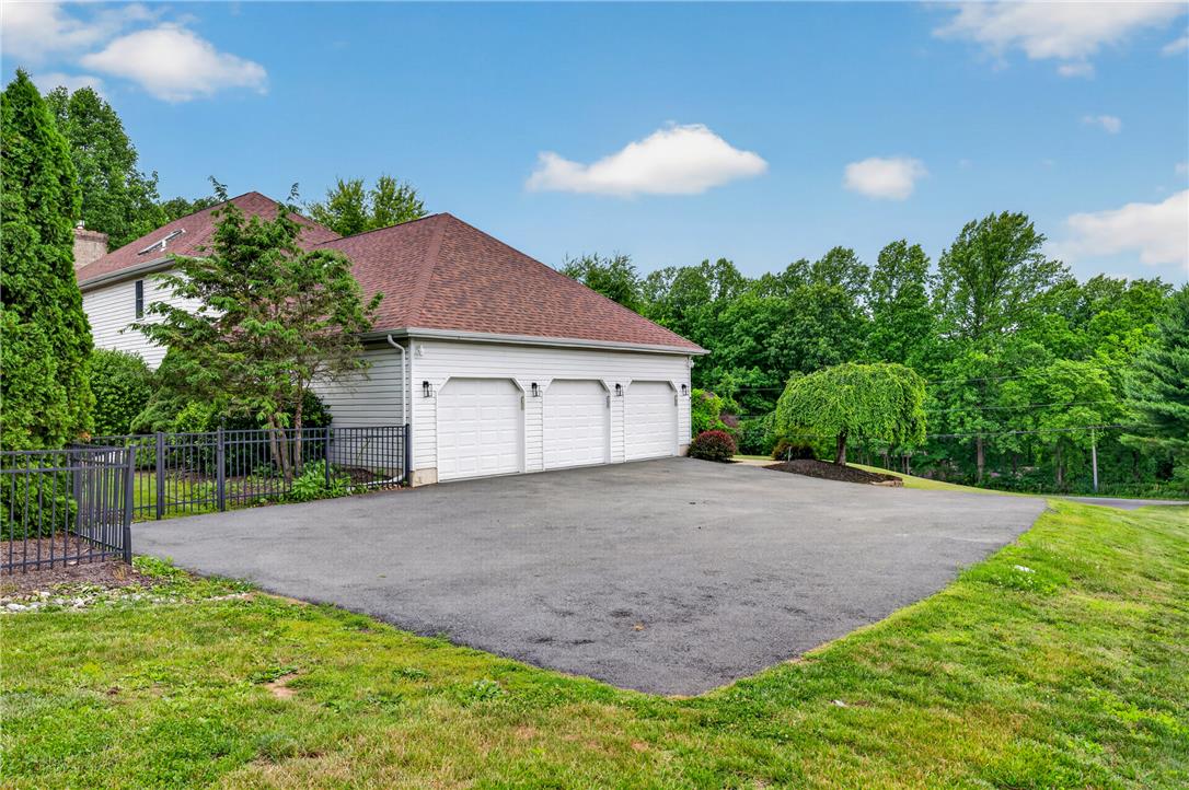 5642 Limeport Road Emmaus, PA 18049 - Photo 6 of 75