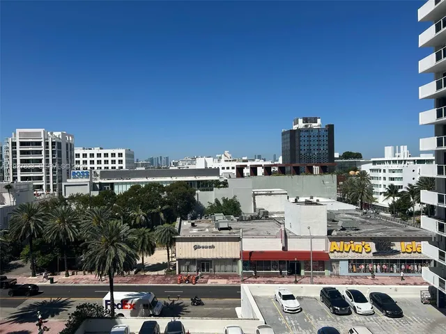 $575,000 | 100 Lincoln Road, Unit 722, Miami Beach, FL 33139