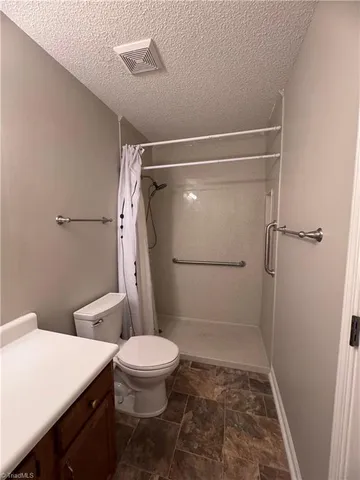 $1,450 | 814 Guilford College Road, Greensboro, NC 27409