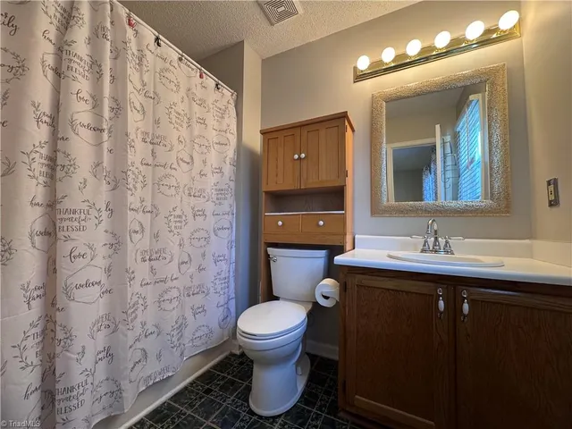 $1,450 | 814 Guilford College Road, Greensboro, NC 27409