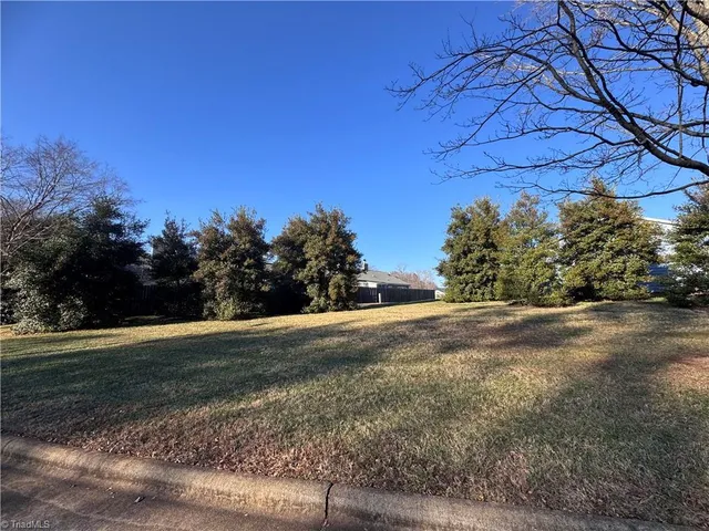 $1,450 | 814 Guilford College Road, Greensboro, NC 27409