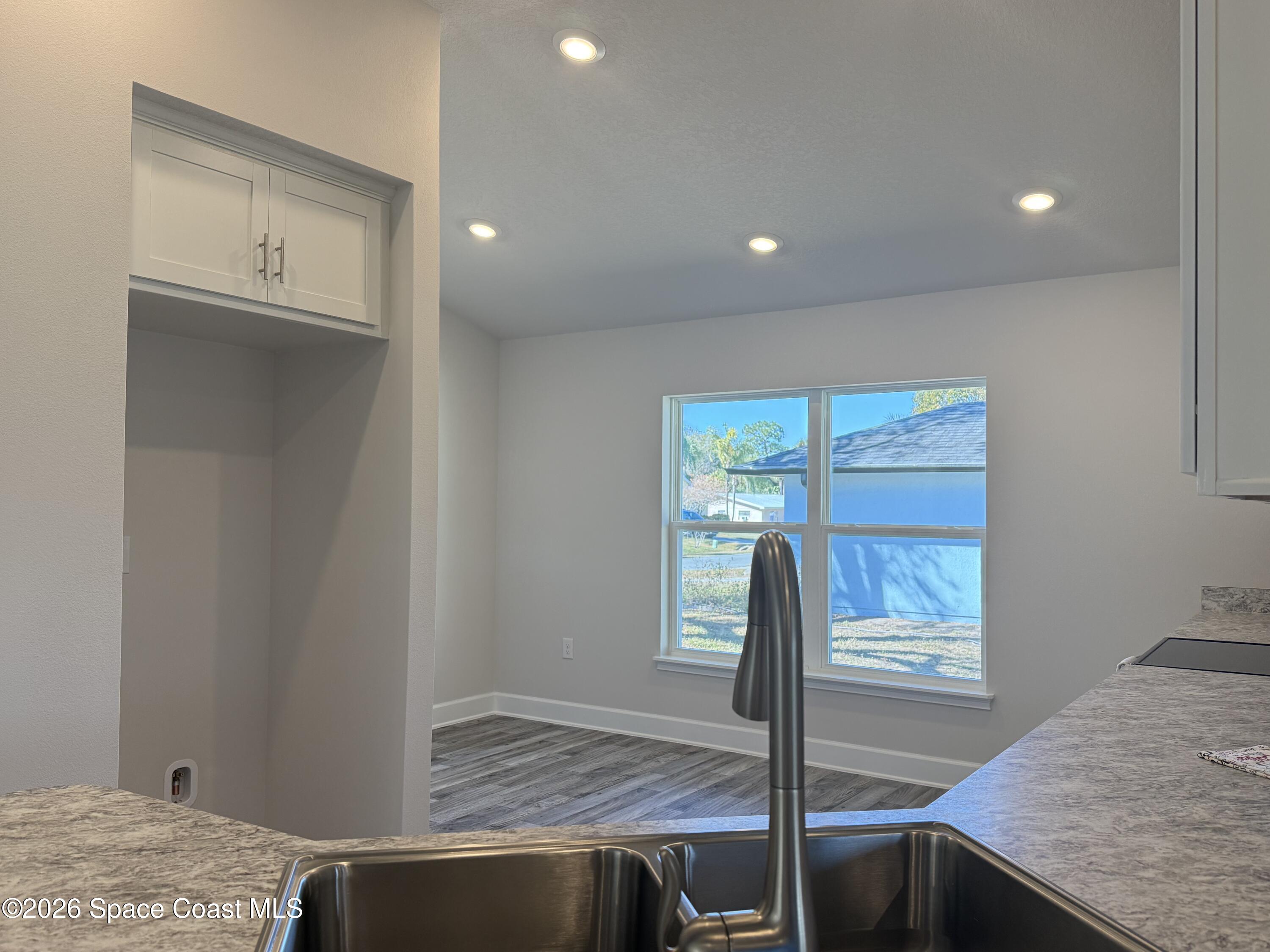 302 Quarry Lane Sebastian, FL 32958 - Photo 5 of 21 Kitchen View