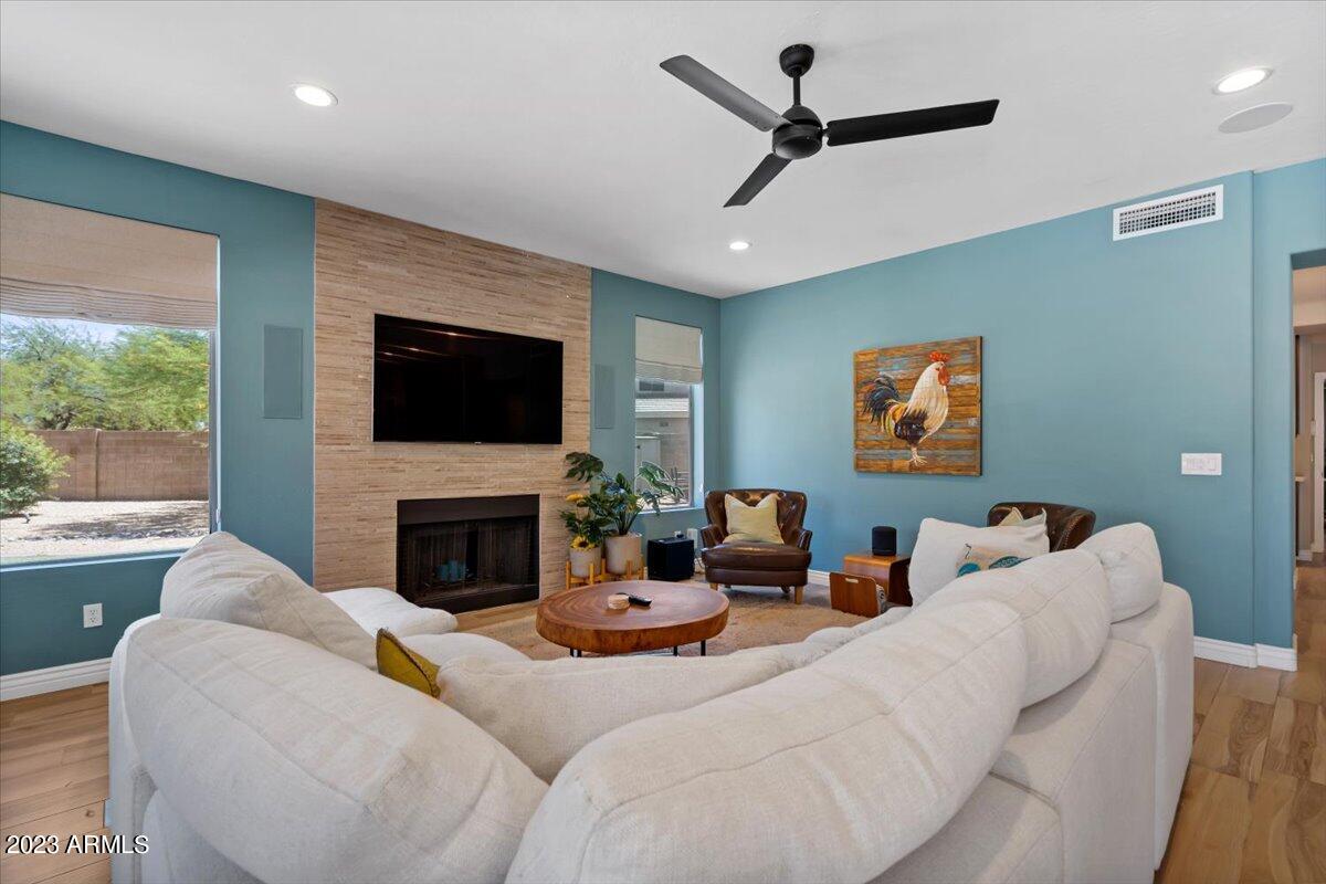 4356 East Swilling Road Phoenix, AZ 85050 - Photo 27 of 67 Living Room