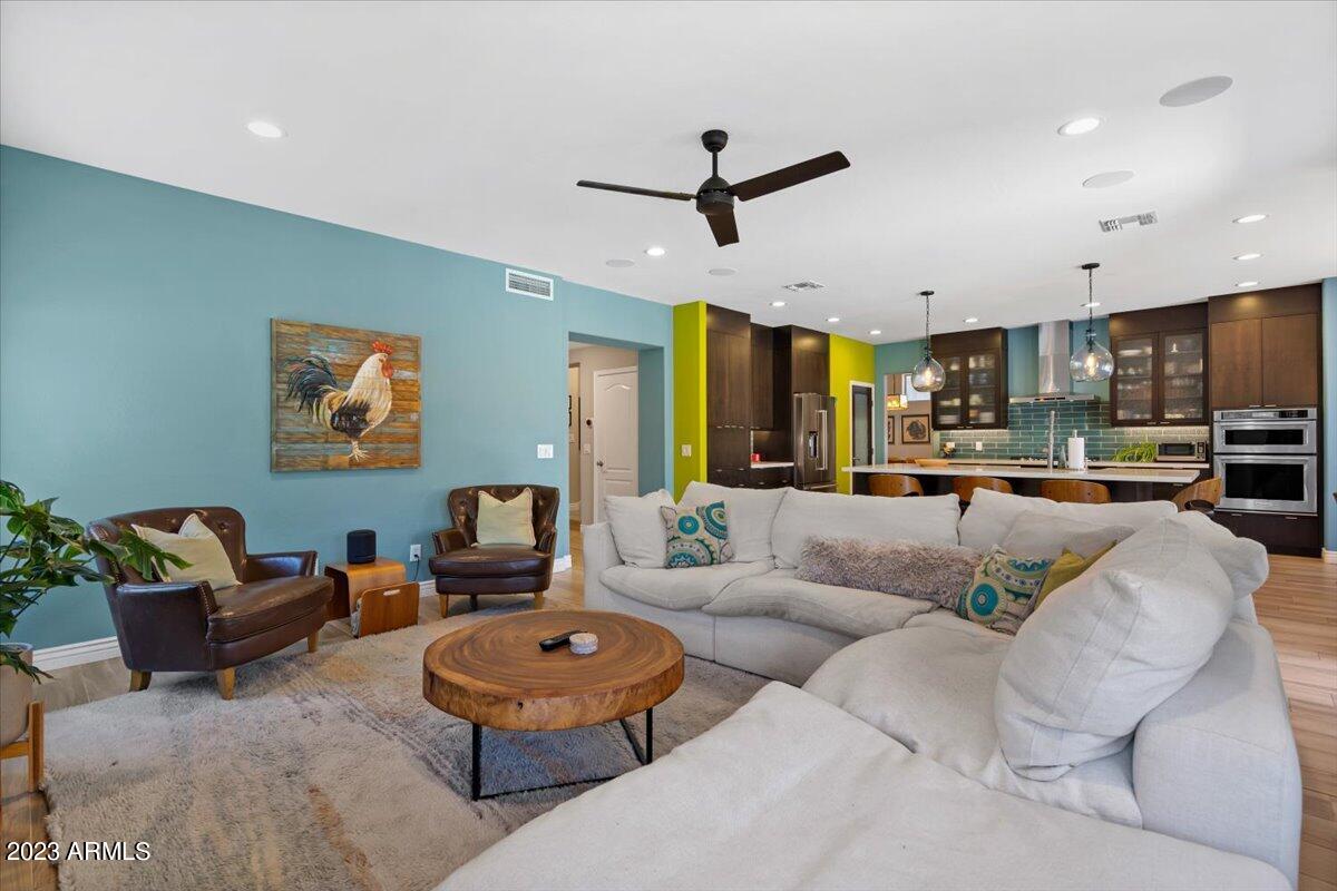 4356 East Swilling Road Phoenix, AZ 85050 - Photo 28 of 67 Living Room