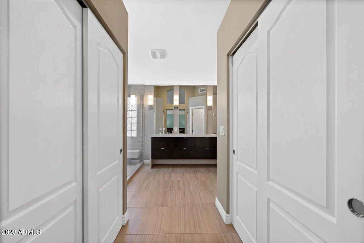4356 East Swilling Road Phoenix, AZ 85050 - Photo 36 of 67 Primary bathroom