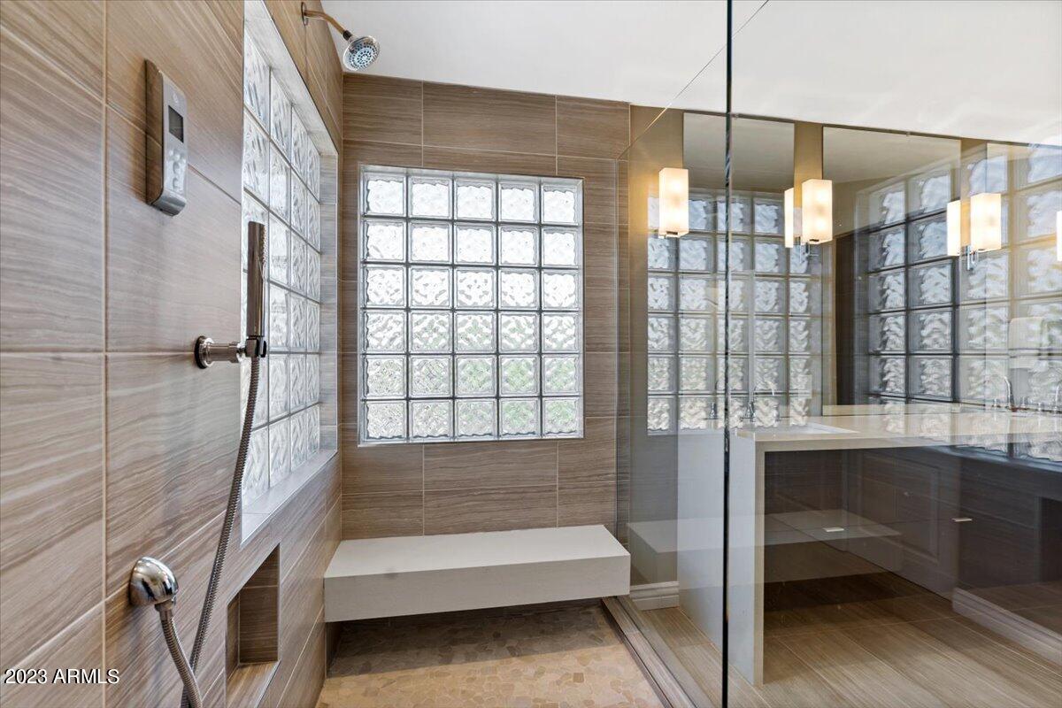 4356 East Swilling Road Phoenix, AZ 85050 - Photo 39 of 67 Primary shower