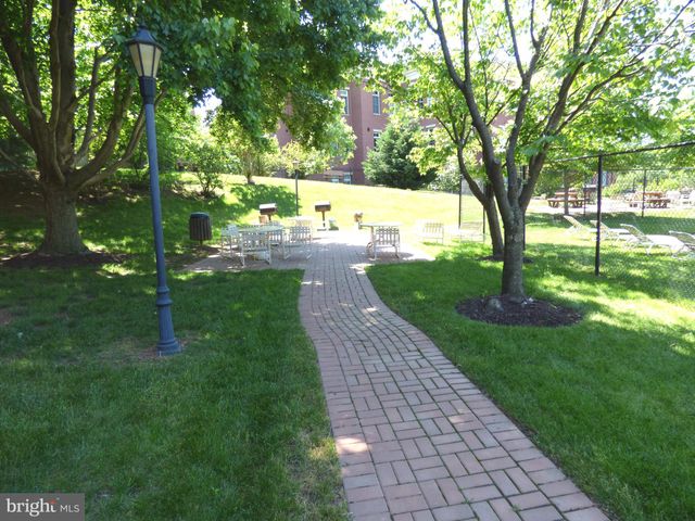 $310,000 | 3000 Spout Run Parkway, Unit D501, Arlington, VA 22201