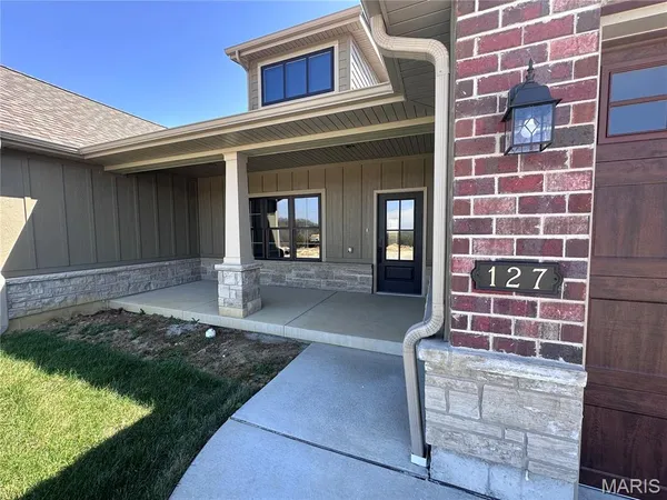 $249,900 | 127 Stone Ledge Drive, St. Clair, MO 63077
