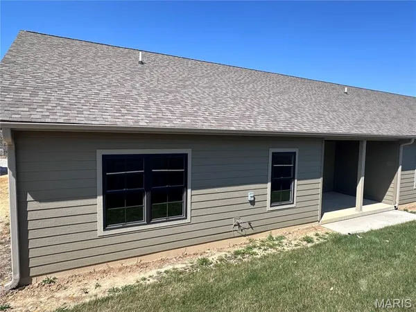 $249,900 | 127 Stone Ledge Drive, St. Clair, MO 63077