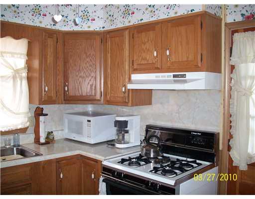 455 South State Line Road Sharon, PA 16146 - Photo 3 of 12 Kitchen.