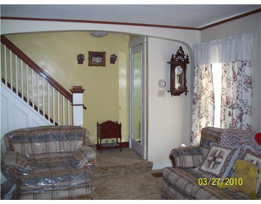 455 South State Line Road Sharon, PA 16146 - Photo 6 of 12 Living Room.