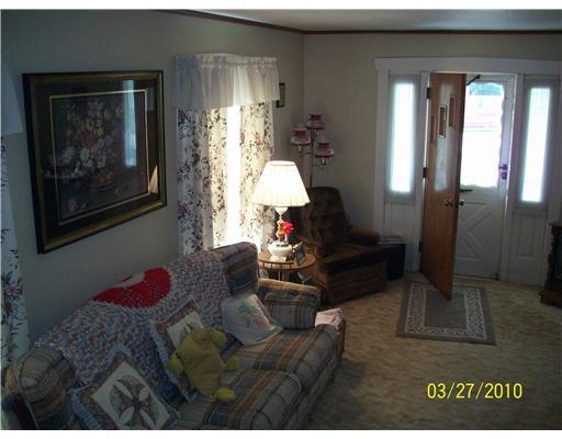 455 South State Line Road Sharon, PA 16146 - Photo 7 of 12 Living Room.