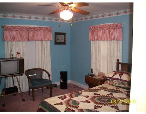 455 South State Line Road Sharon, PA 16146 - Photo 8 of 12 Master Bedroom.