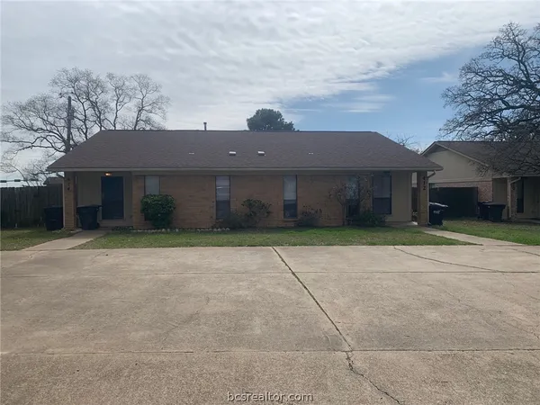 $1,000 | 414 Brentwood Drive East, College Station, TX 77840