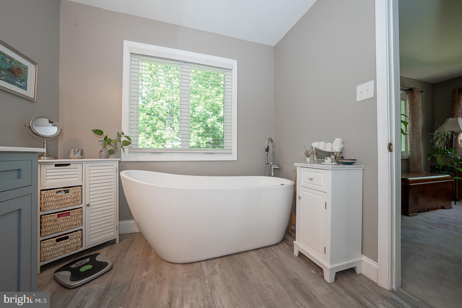 224 Fox Run Exton, PA 19341 - Photo 22 of 40 a living room with furniture and a window