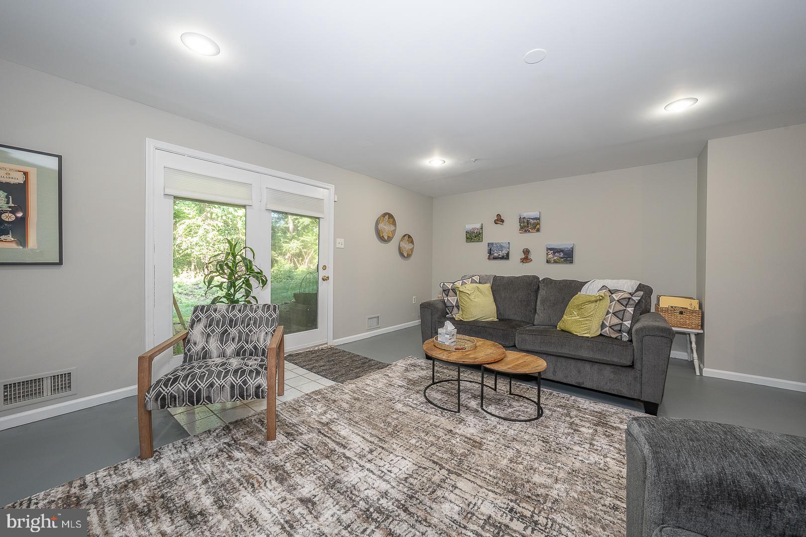 224 Fox Run Exton, PA 19341 - Photo 31 of 40 a living room with furniture and a large window