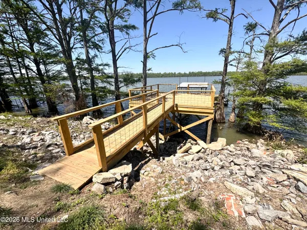 $495,000 | 1238 Moon Lake Road, Dundee, MS 38626