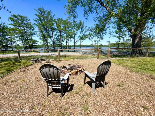 $495,000 | 1238 Moon Lake Road, Dundee, MS 38626