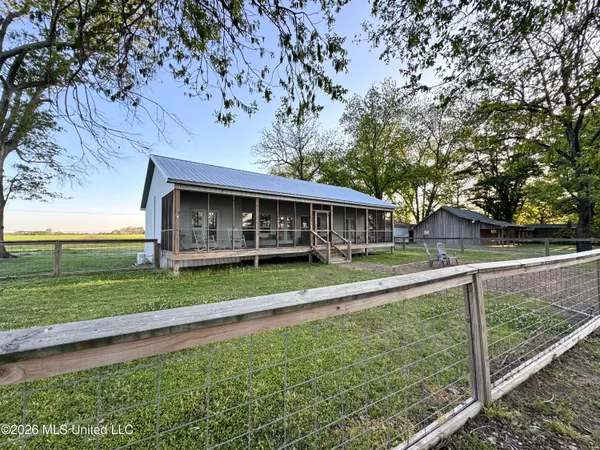 $495,000 | 1238 Moon Lake Road, Dundee, MS 38626