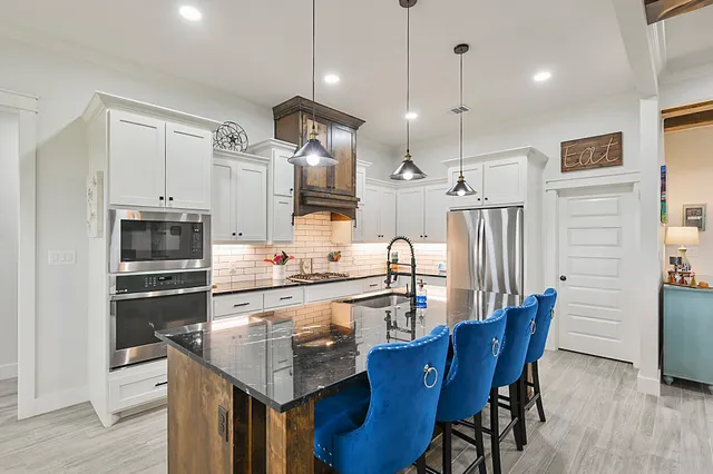 $649,900 | 11027 Oak Lake Road, Bryan, TX 77808