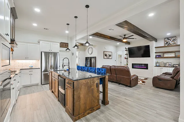 $649,900 | 11027 Oak Lake Road, Bryan, TX 77808