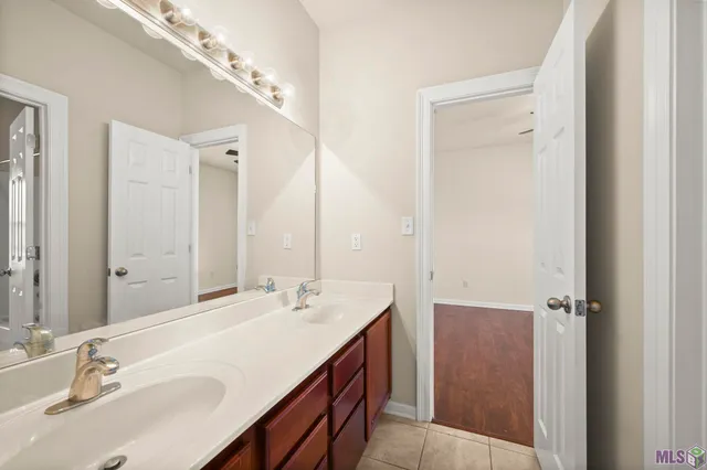 $337,000 | 11372 Pleasant Knoll Drive, Denham Springs, LA 70726