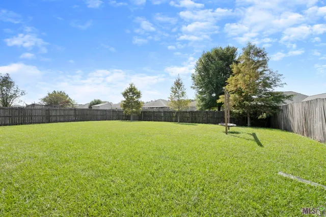 $337,000 | 11372 Pleasant Knoll Drive, Denham Springs, LA 70726