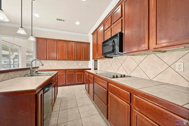 $337,000 | 11372 Pleasant Knoll Drive, Denham Springs, LA 70726