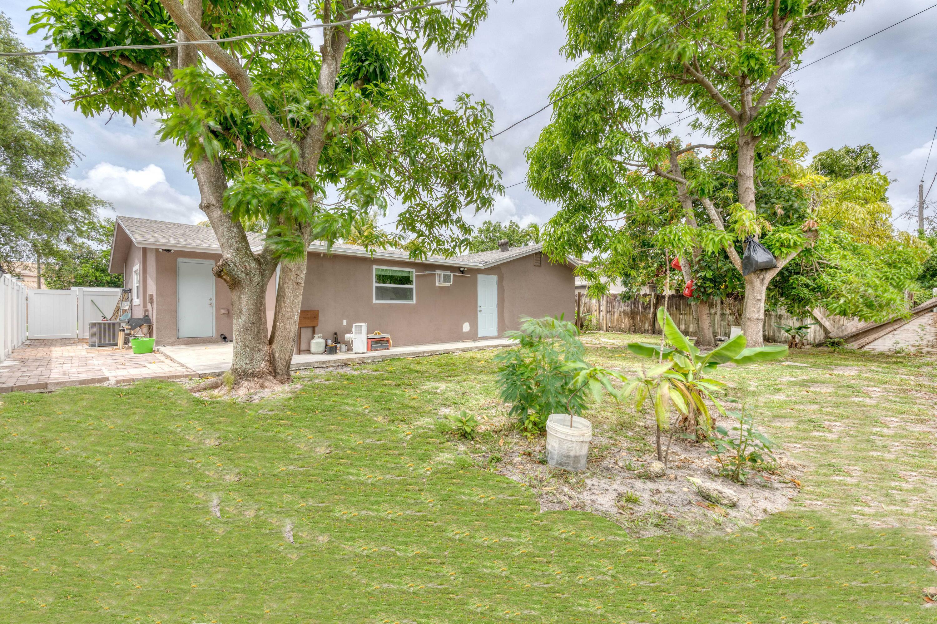 9696 Southwest 1st Place Boca Raton, FL 33428 - Photo 10 of 11 KW Property9696