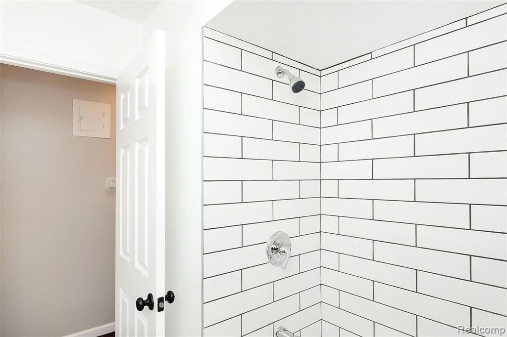 3350 Greenfield Road, Unit 17 Royal Oak, MI 48073 - Photo 15 of 19