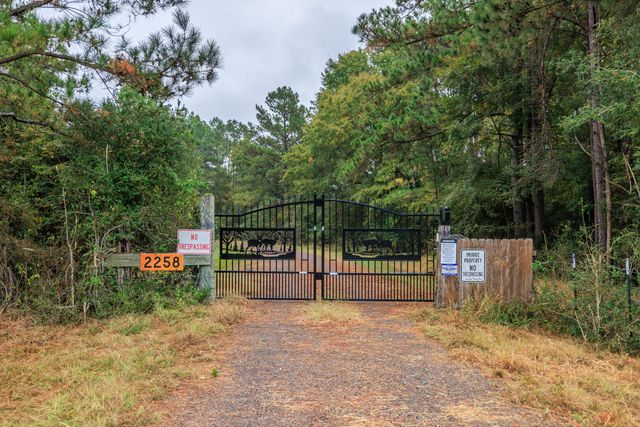 $8,576,125 | 2258 Farm To Market Road 3459, Onalaska, TX 77360