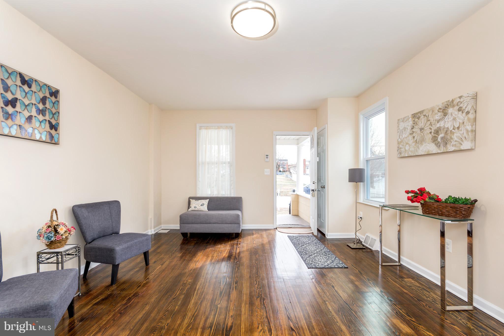 3626 Hineline Road Baltimore, MD 21229 - Photo 5 of 20 Living Room