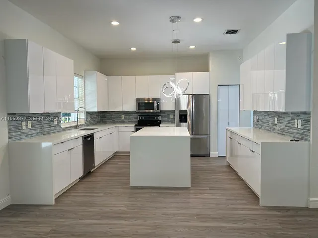 $6,990 | 1971 Harbor View Circle, Unit 1971, Weston, FL 33327