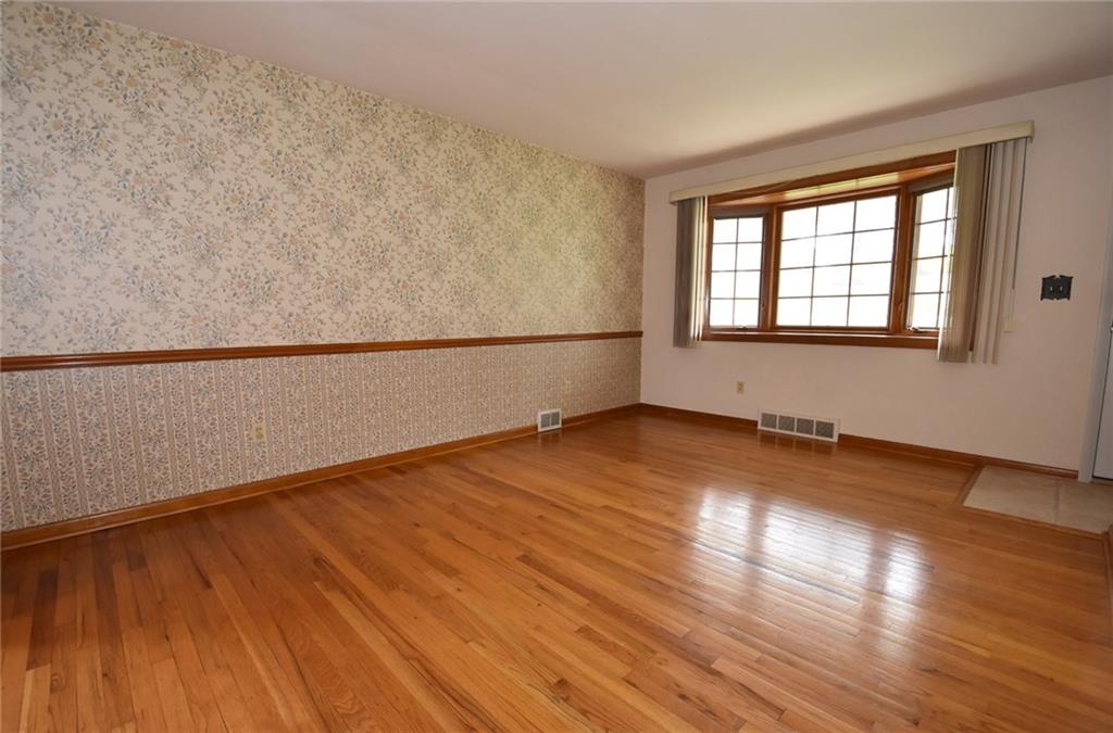 546 Springdale Road Eighty Four, PA 15330 - Photo 3 of 25