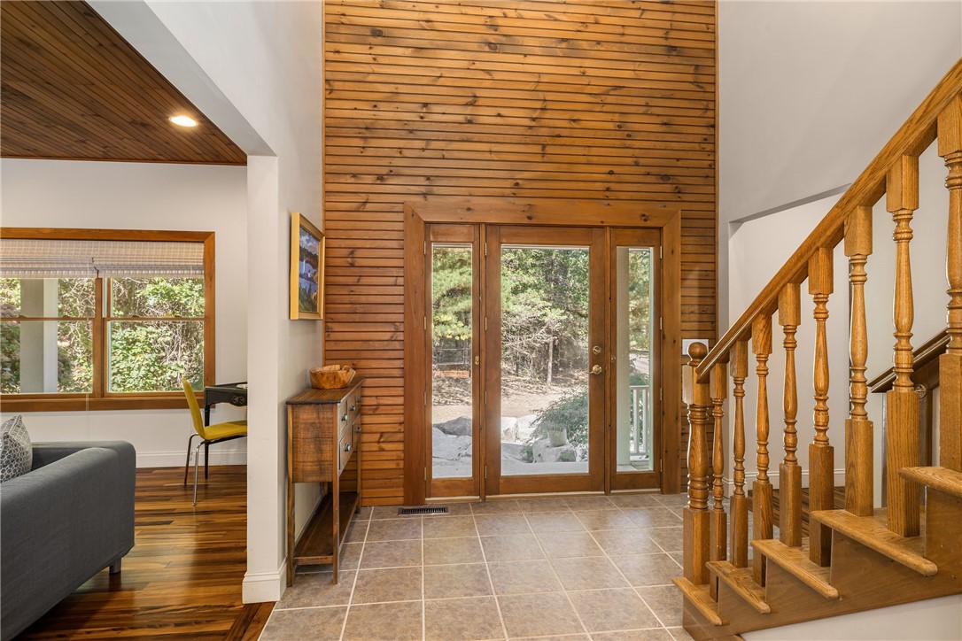 900 S Road East Greenwich, RI 02818 - Photo 22 of 49 Front Foyer