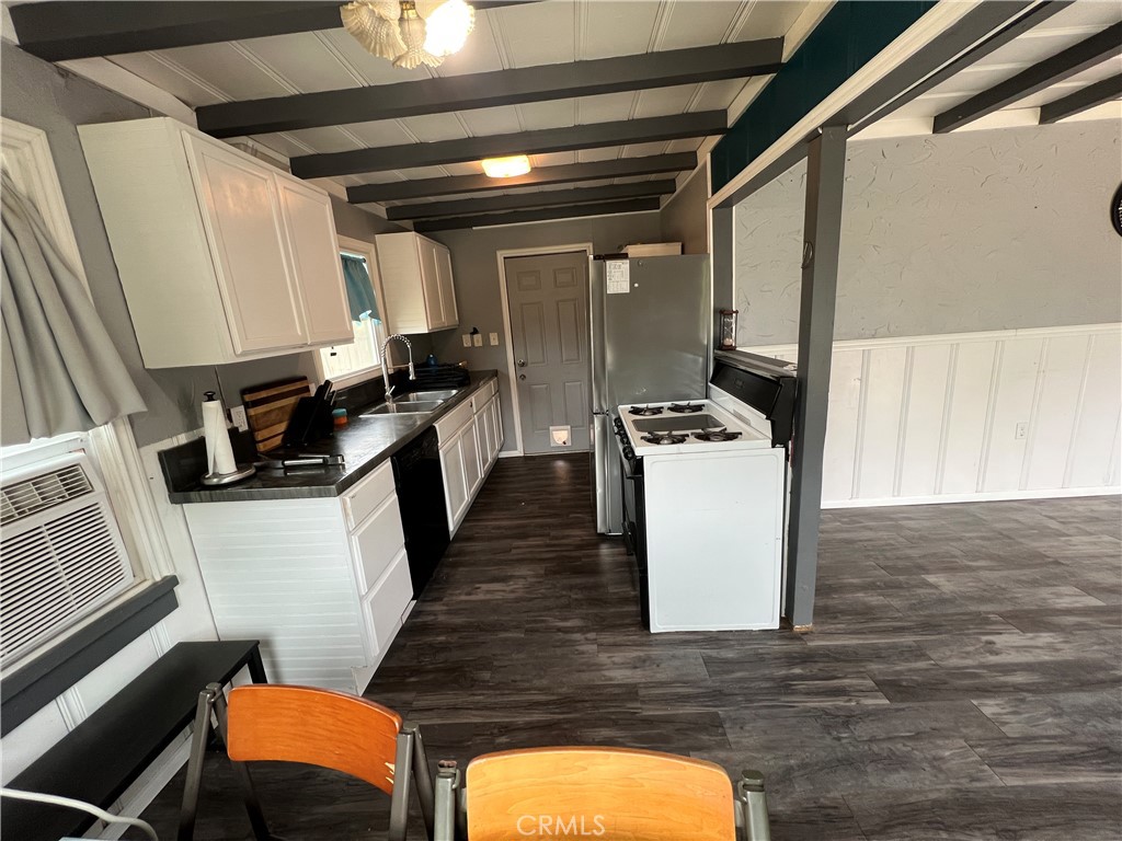 7530 Reche Canyon Road Colton, CA 92324 - Photo 29 of 48 House 2 eating area & kitchen