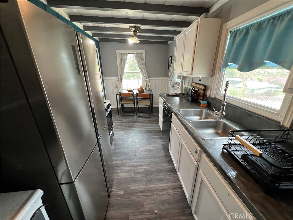 7530 Reche Canyon Road Colton, CA 92324 - Photo 30 of 48 House 2 kitchen