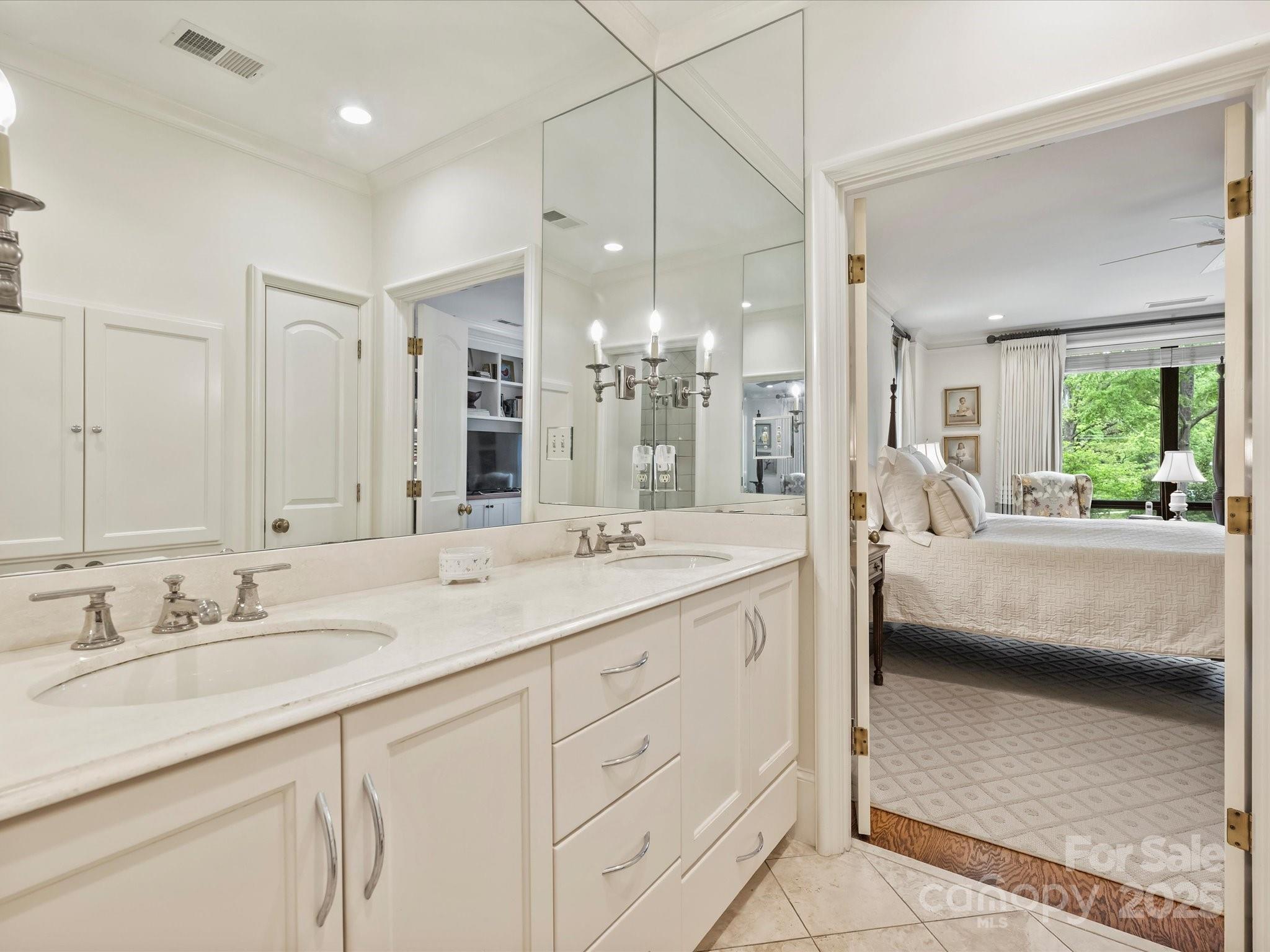 916 Cherokee Road Charlotte, NC 28207 - Photo 16 of 22 Gallery Image 16
