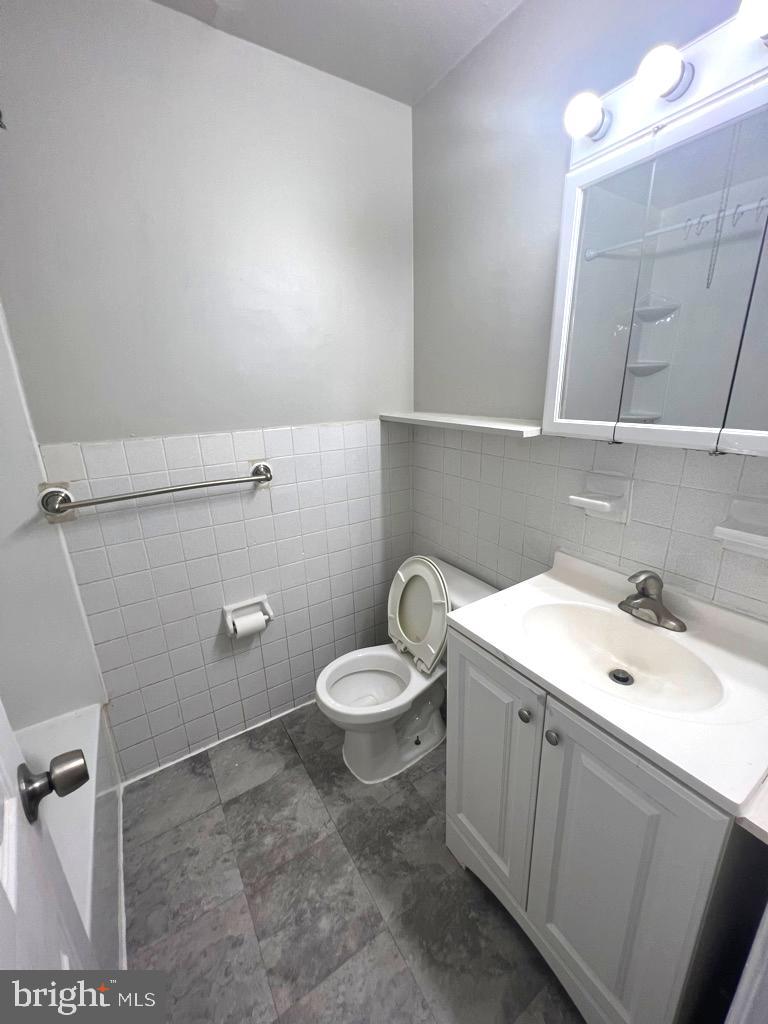 371 Avon Street, Unit 2 Philadelphia, PA 19116 - Photo 16 of 16 a bathroom with a sink toilet and shower