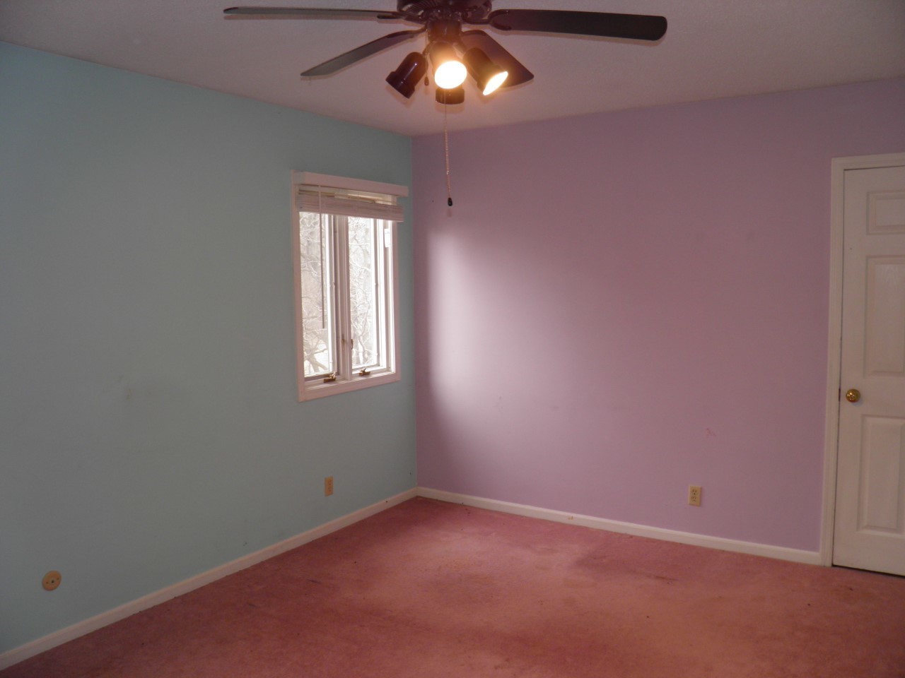 2264 Ridgeview Drive Muscatine, IA 52761 - Photo 19 of 33 an empty room with windows and chandelier fan