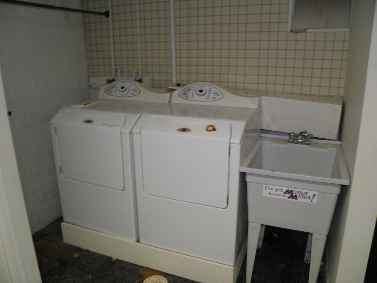 2264 Ridgeview Drive Muscatine, IA 52761 - Photo 23 of 33 a utility room with dryer and washer