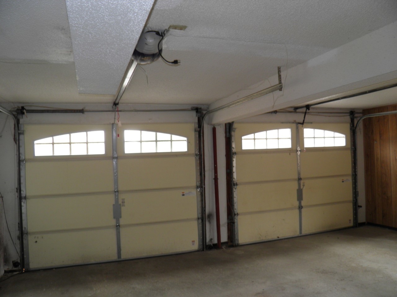 2264 Ridgeview Drive Muscatine, IA 52761 - Photo 8 of 33 a view of a garage