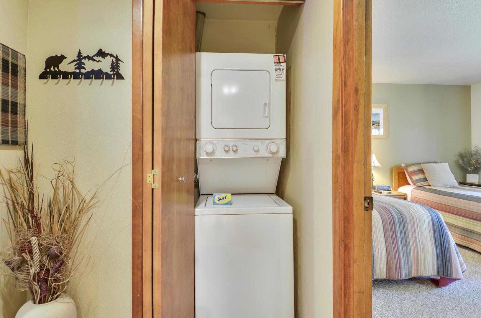 57301 Beaver Ridge Loop, Unit 10 Sunriver, OR 97707 - Photo 14 of 23 a utility room with dryer and washer