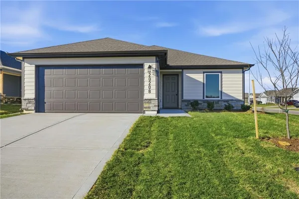 $329,490 | 620 West Bluebird Street, Gardner, KS 66030