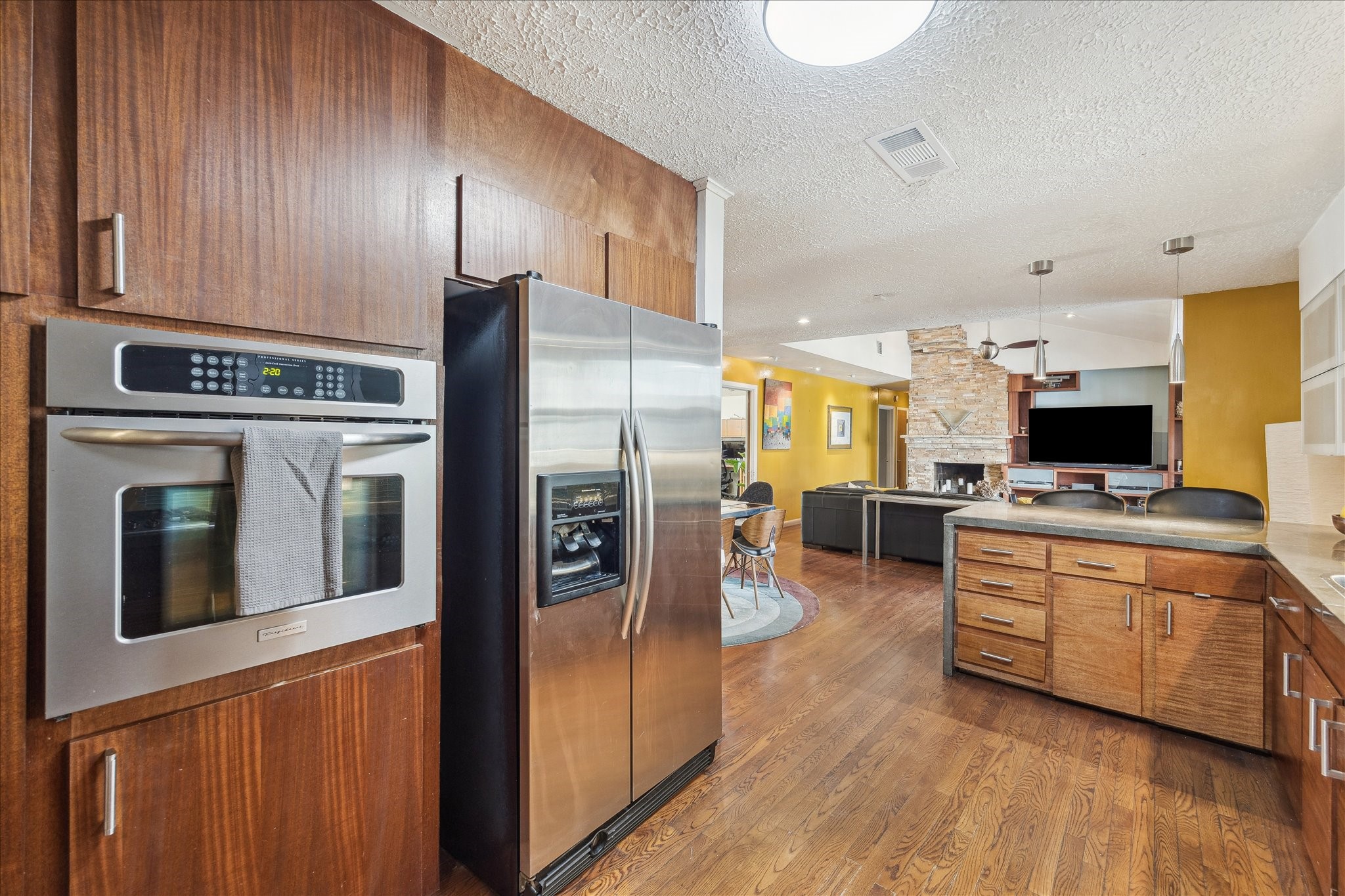 10102 Knoboak Drive Houston, TX 77080 - Photo 17 of 39 a kitchen with stainless steel appliances kitchen island granite countertop a refrigerator stove and sink