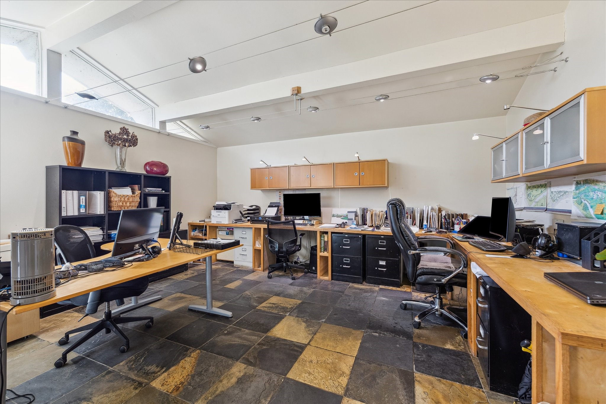 10102 Knoboak Drive Houston, TX 77080 - Photo 19 of 39 a view of a workspace with furniture